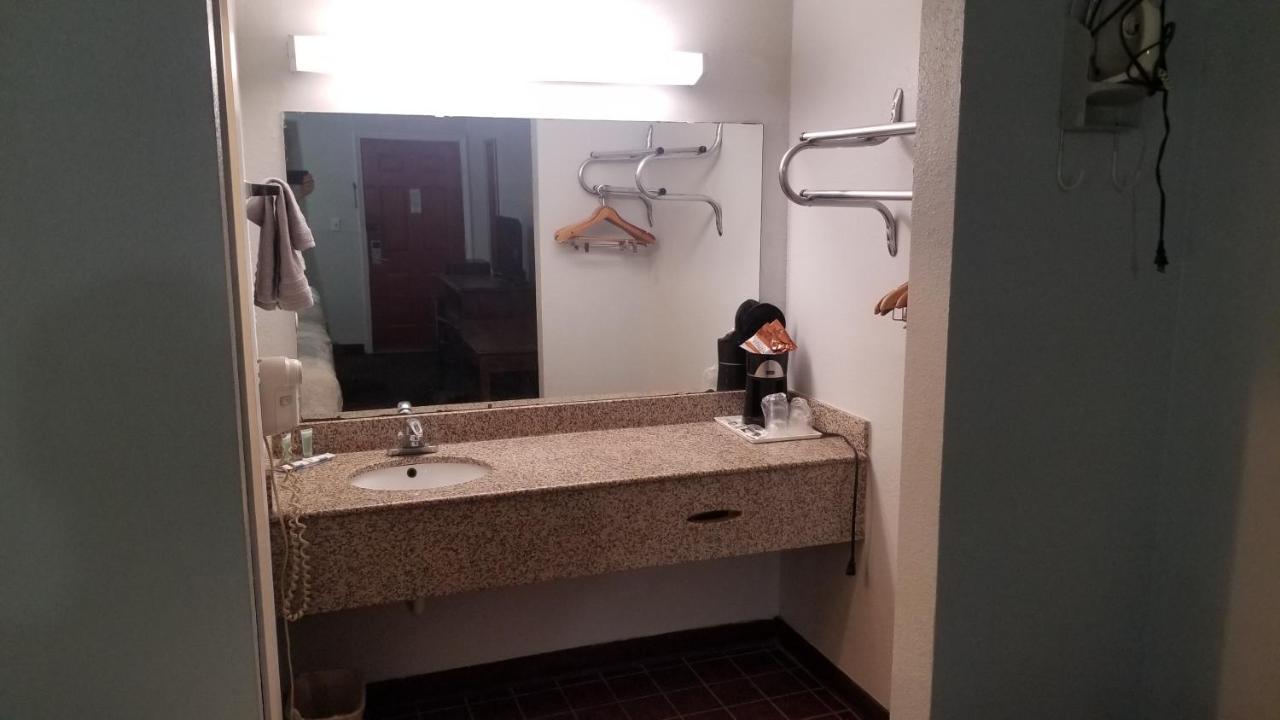 Hotel 2 Queen Beds Hotel Room 135 Booking Stillwater Exterior foto